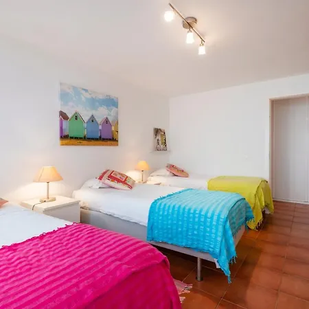 Sunny 5br @ Prainha Club בית הארחה אלבור